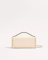 Rockstud Wallet With Chain In Grainy Calfskin